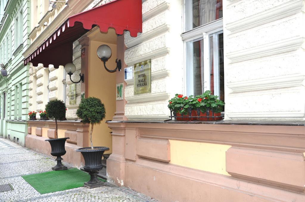 Hotel Mala Strana Praag Buitenkant foto