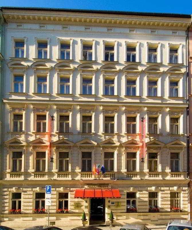 Hotel Mala Strana Praag Buitenkant foto